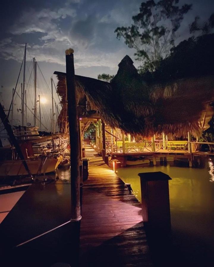 Tortugal Boutique River Lodge Rio Dulce Exterior photo